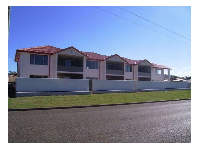 3/2 Mistral Place, Old Bar NSW 2430