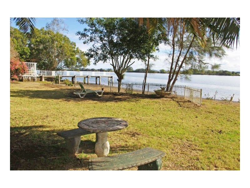 Oxley Island NSW 2430