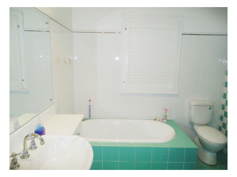 8 Peppermint Close, Old Bar NSW 2430