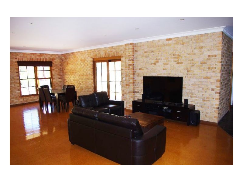 20 Kolinda Drive, Old Bar NSW 2430