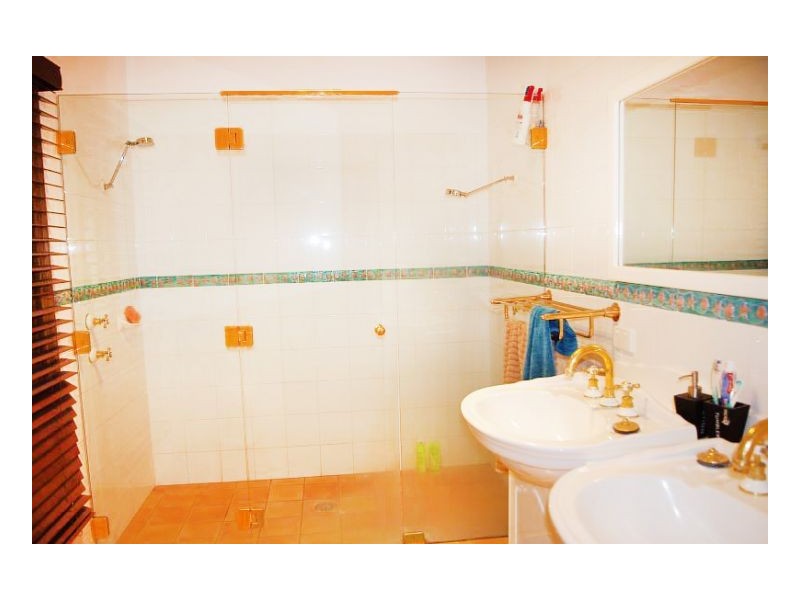 20 Kolinda Drive, Old Bar NSW 2430