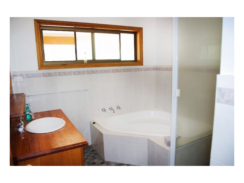 20 Kolinda Drive, Old Bar NSW 2430