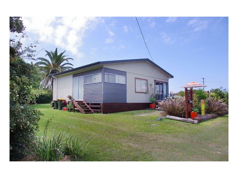 5 Pacific Street, Wallabi Point NSW 2430