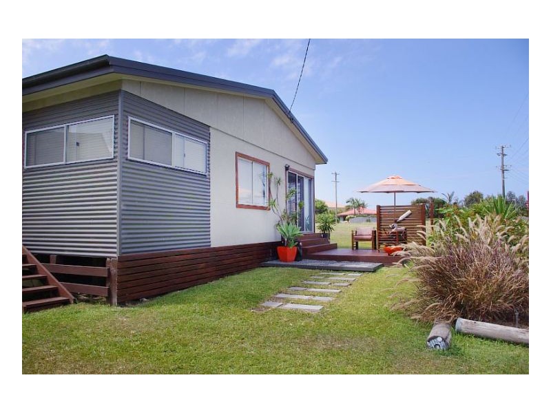 5 Pacific Street, Wallabi Point NSW 2430