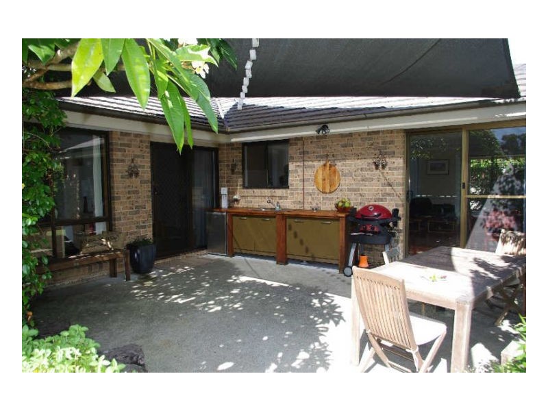 4 Silky Ash Close, Old Bar NSW 2430