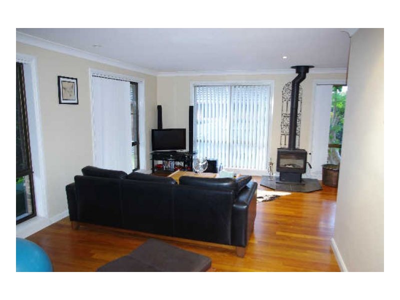 4 Silky Ash Close, Old Bar NSW 2430