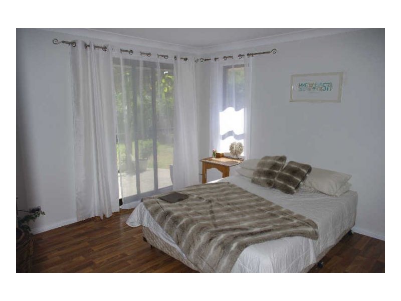 4 Silky Ash Close, Old Bar NSW 2430