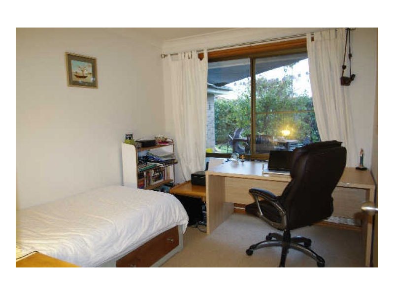 4 Silky Ash Close, Old Bar NSW 2430