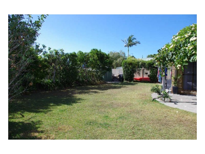 4 Silky Ash Close, Old Bar NSW 2430