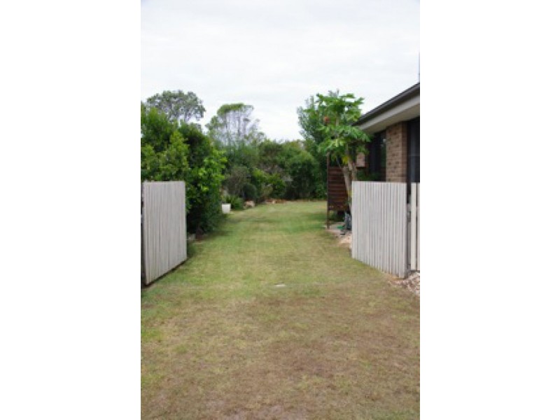 4 Silky Ash Close, Old Bar NSW 2430