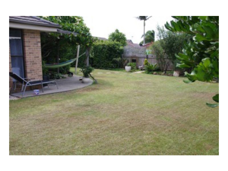 4 Silky Ash Close, Old Bar NSW 2430