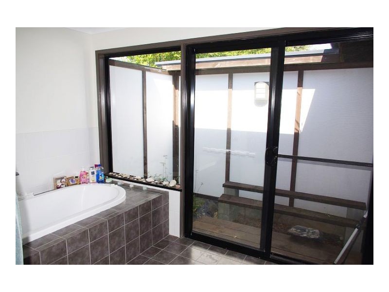 3 Marlin Court, Old Bar NSW 2430