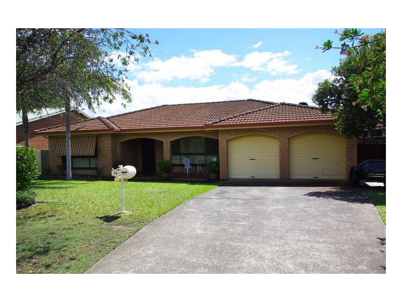 35 Gannet Crescent, Old Bar NSW 2430
