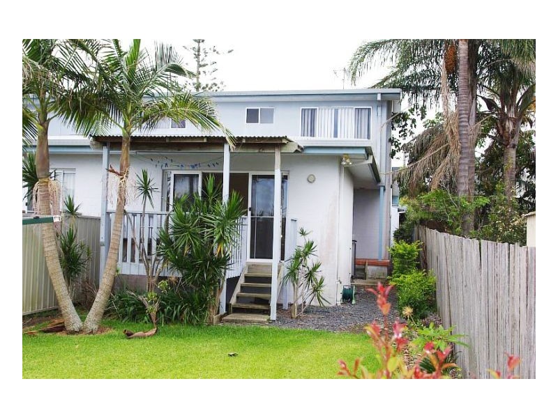 3/2 Connell Street, Old Bar NSW 2430