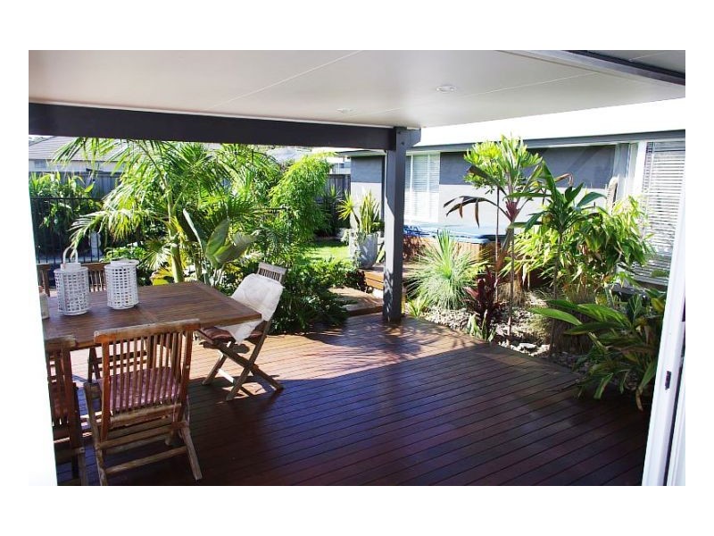 16 Shantull Drive, Wallabi Point NSW 2430
