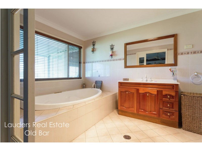 700 Manning Point Road, Oxley Island NSW 2430