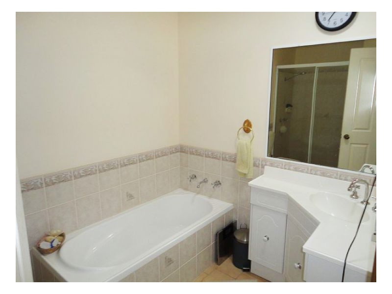 2/74 Old Bar Road, Old Bar NSW 2430