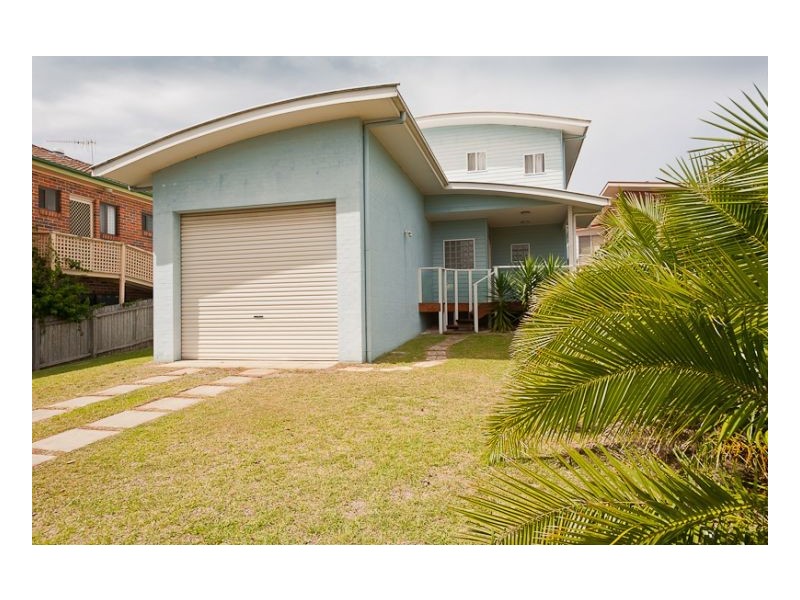 10 Lewis Street, Old Bar NSW 2430