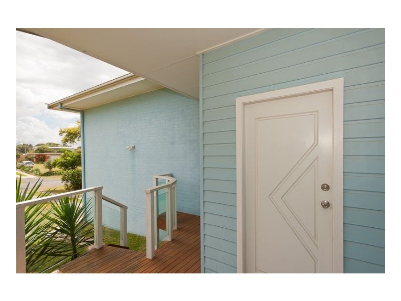 10 Lewis Street, Old Bar NSW 2430
