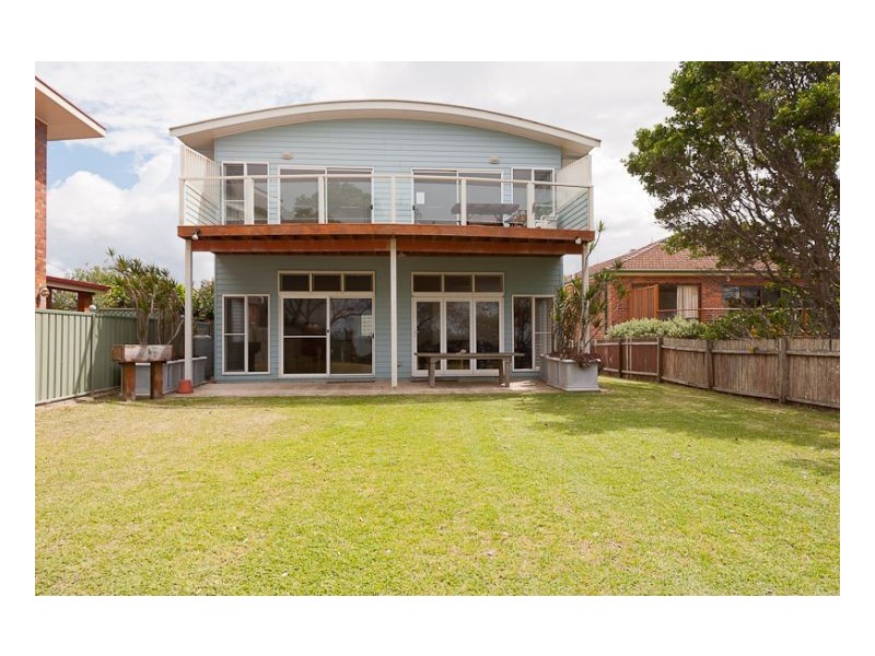 10 Lewis Street, Old Bar NSW 2430