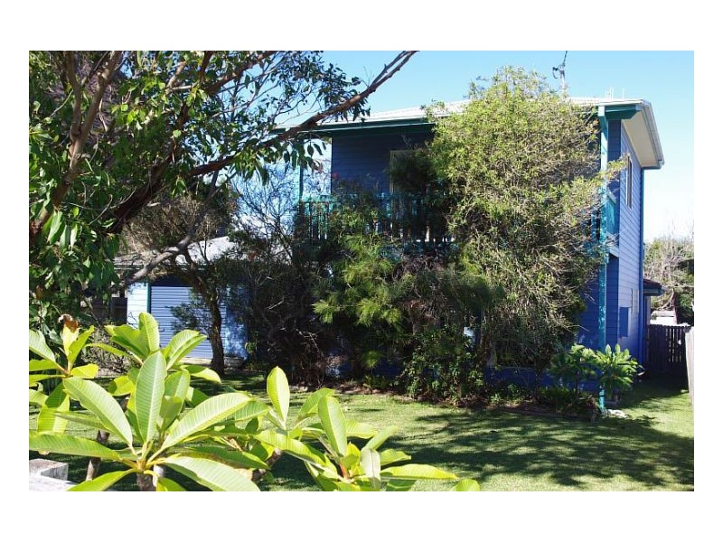 8 Pacific Street, Wallabi Point NSW 2430