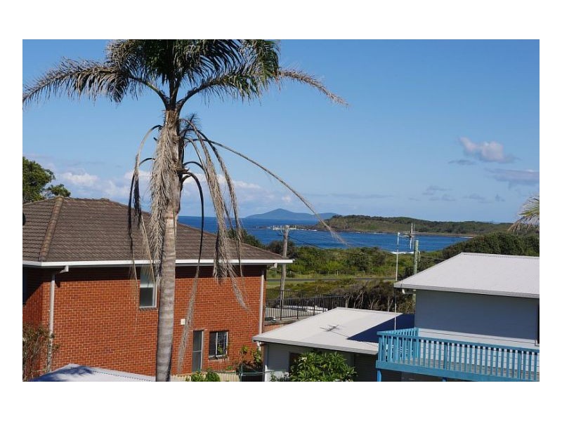 8 Pacific Street, Wallabi Point NSW 2430
