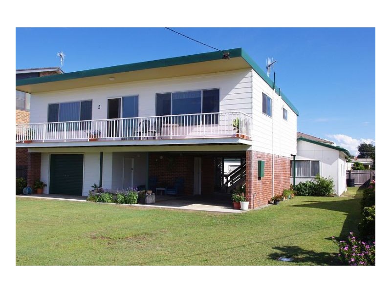 3 Ocean Parade, Manning Point NSW 2430