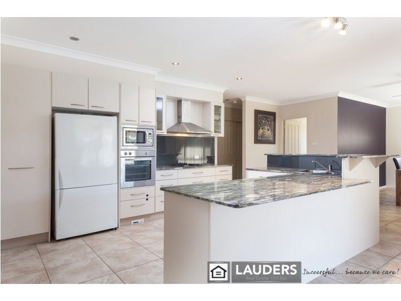 12 Ivy Crescent, Old Bar NSW 2430