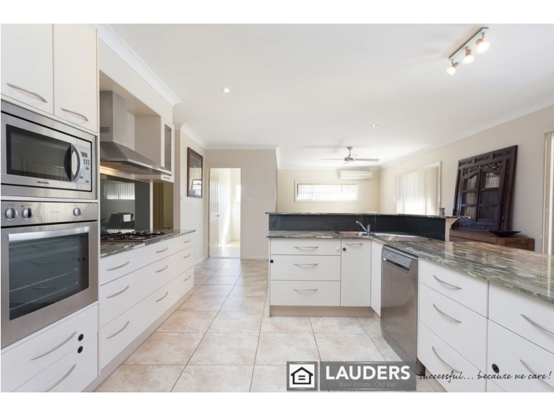 12 Ivy Crescent, Old Bar NSW 2430