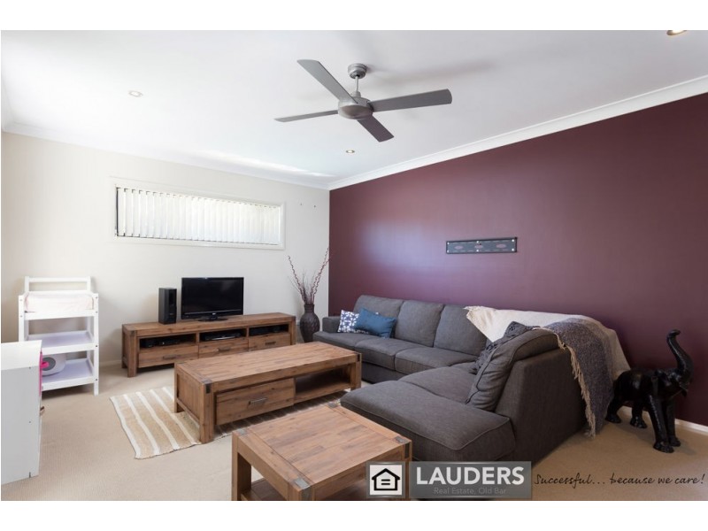 12 Ivy Crescent, Old Bar NSW 2430