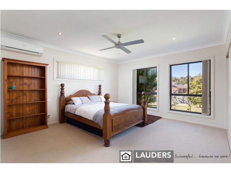 12 Ivy Crescent, Old Bar NSW 2430