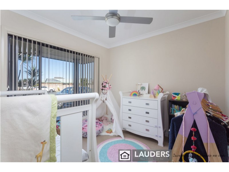 12 Ivy Crescent, Old Bar NSW 2430