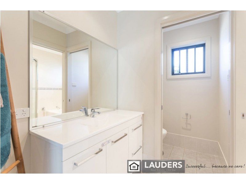 12 Ivy Crescent, Old Bar NSW 2430