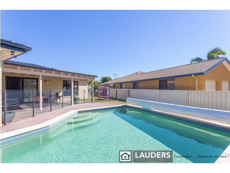 12 Ivy Crescent, Old Bar NSW 2430