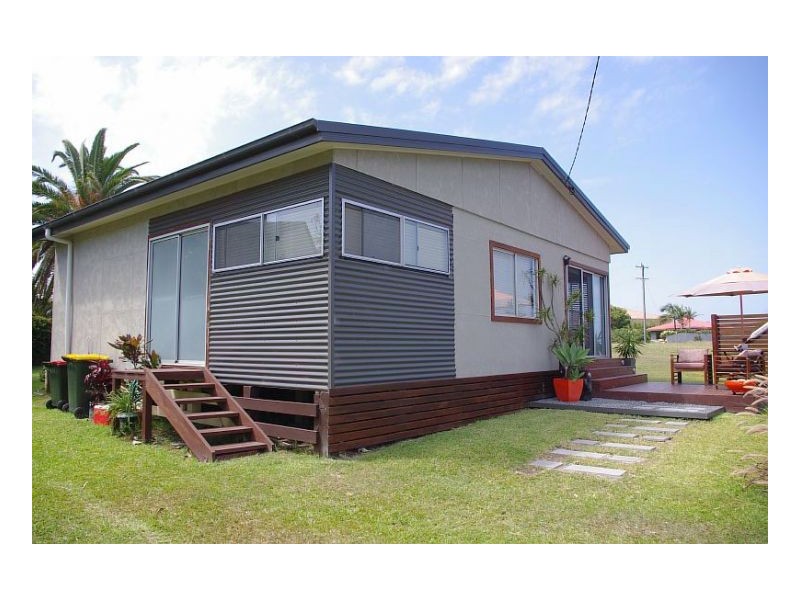 5 Pacific Street, Wallabi Point NSW 2430