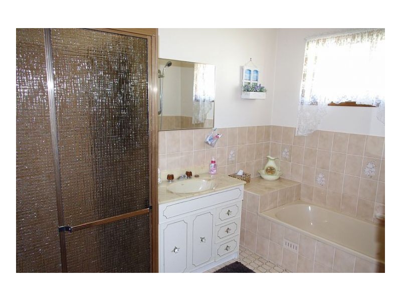 5 Kolinda Drive, Old Bar NSW 2430