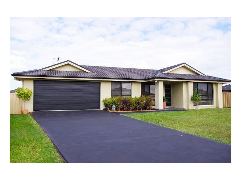 15 Yellowfin Avenue, Old Bar NSW 2430