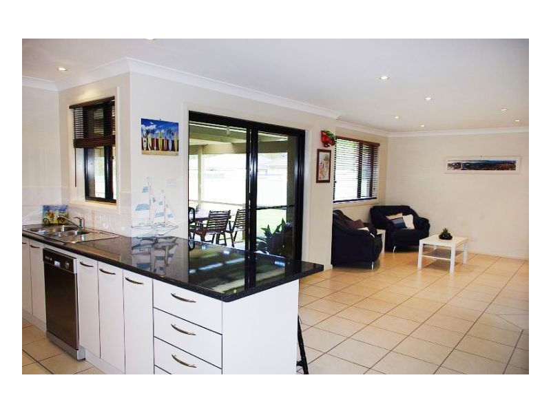 15 Yellowfin Avenue, Old Bar NSW 2430