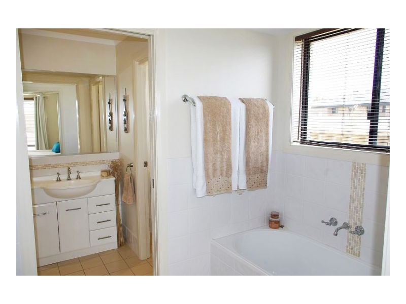 15 Yellowfin Avenue, Old Bar NSW 2430