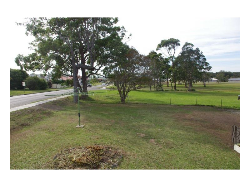 77 Old Bar Road, Old Bar NSW 2430