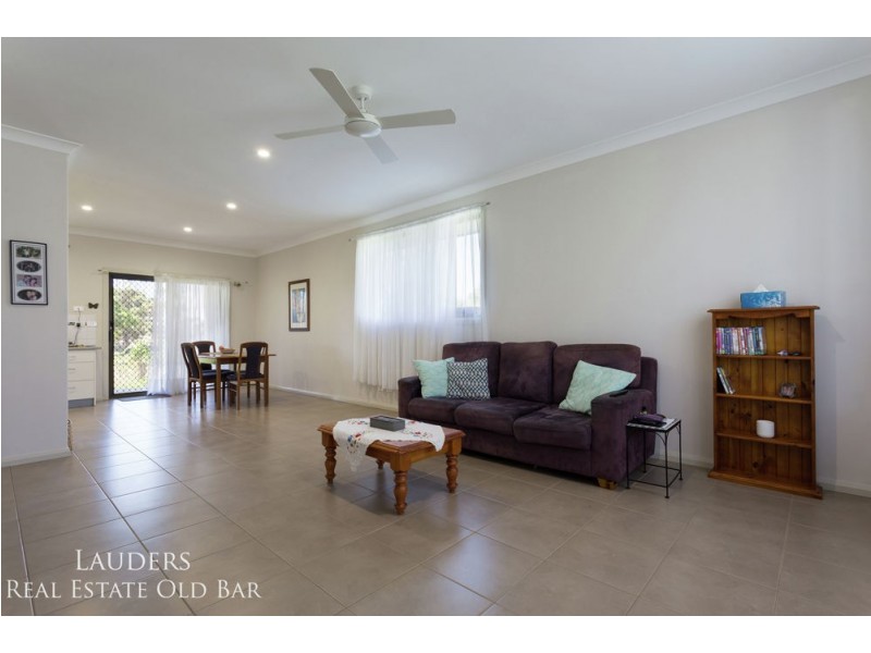 75 Old Bar Rd, Old Bar NSW 2430