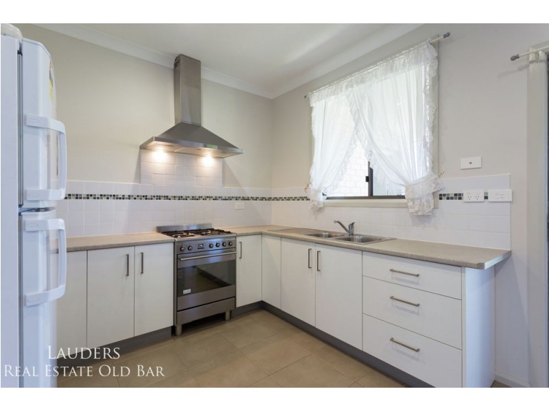75 Old Bar Rd, Old Bar NSW 2430