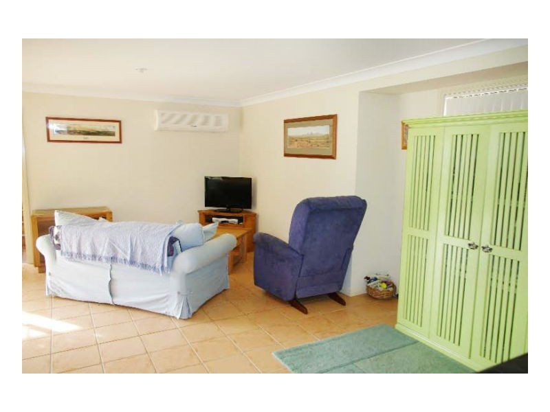 15 Rosier Place, Old Bar NSW 2430