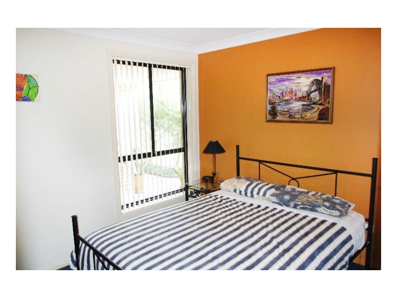 15 Rosier Place, Old Bar NSW 2430