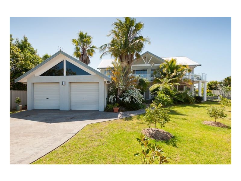 11 Laurina Close, Old Bar NSW 2430