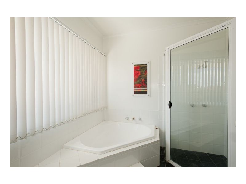 11 Laurina Close, Old Bar NSW 2430