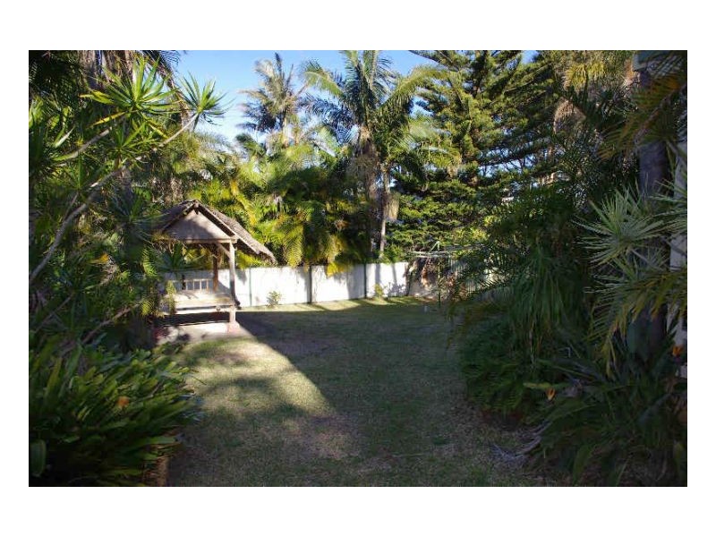 28 Hall Street, Old Bar NSW 2430