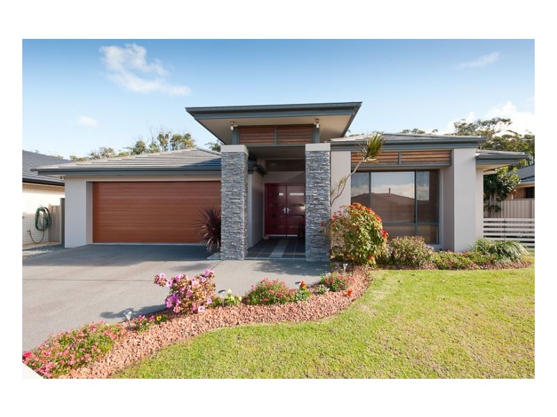 37 Albatross Way, Old Bar NSW 2430