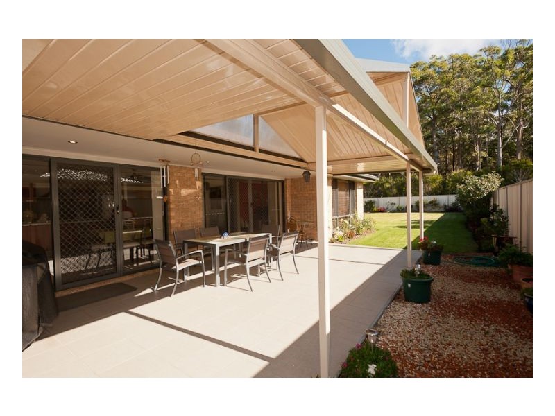 37 Albatross Way, Old Bar NSW 2430