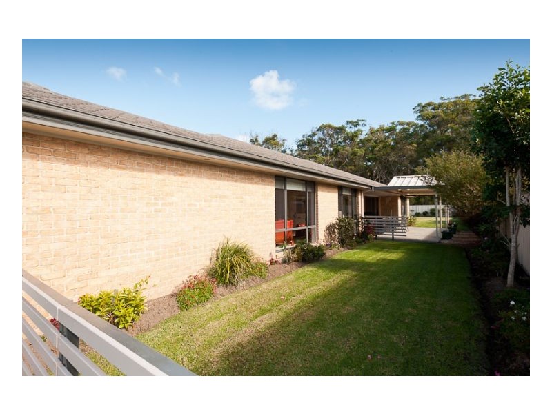 37 Albatross Way, Old Bar NSW 2430